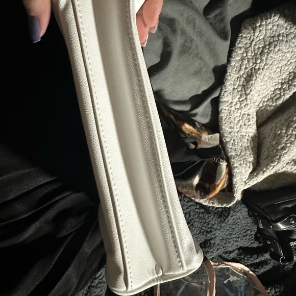 White with blue inside make up or other bag. - Picture 6 of 7